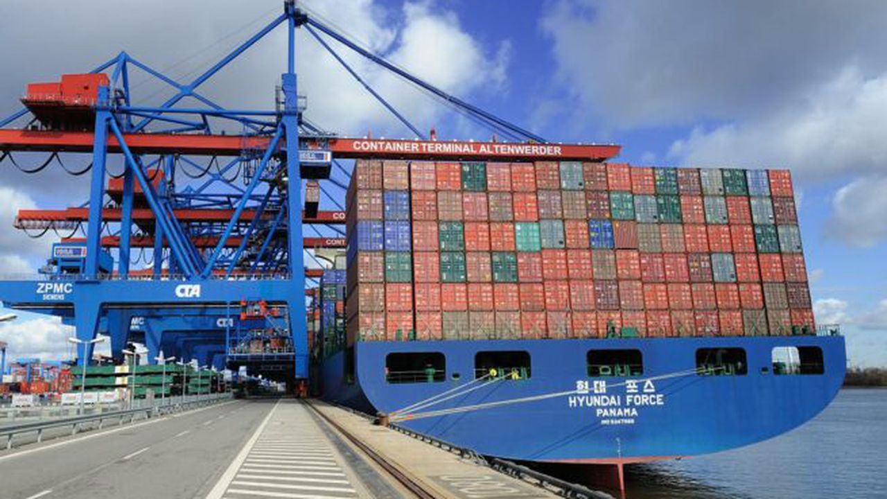 0210_0138_heck_containerschiff_hyundai_force_16754300