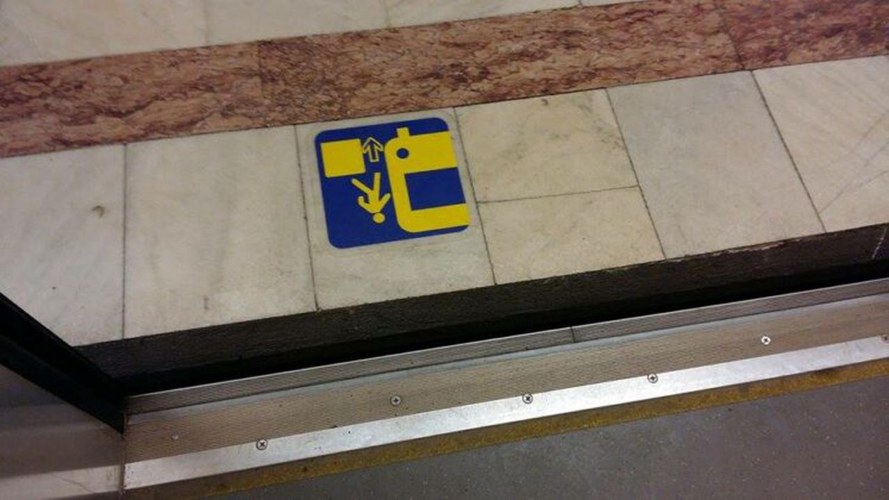 avertisment_metrou_piata_victoriei_79401400