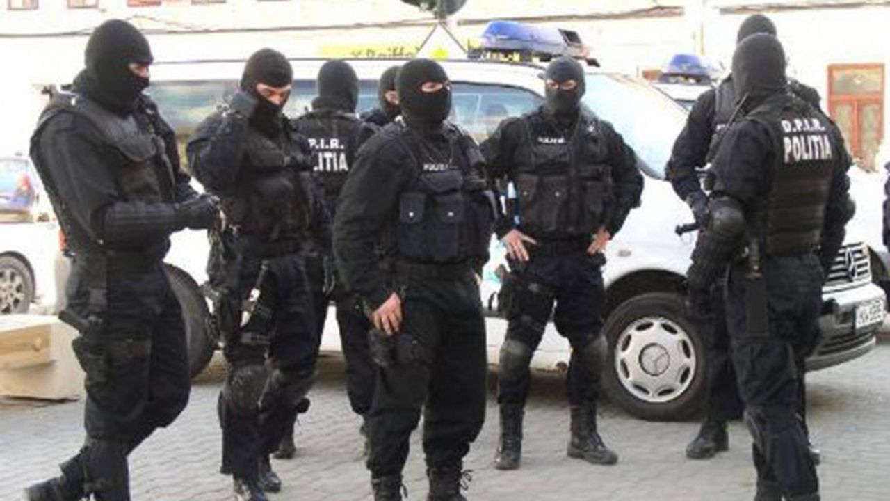 politia_67987098988987678_37395900