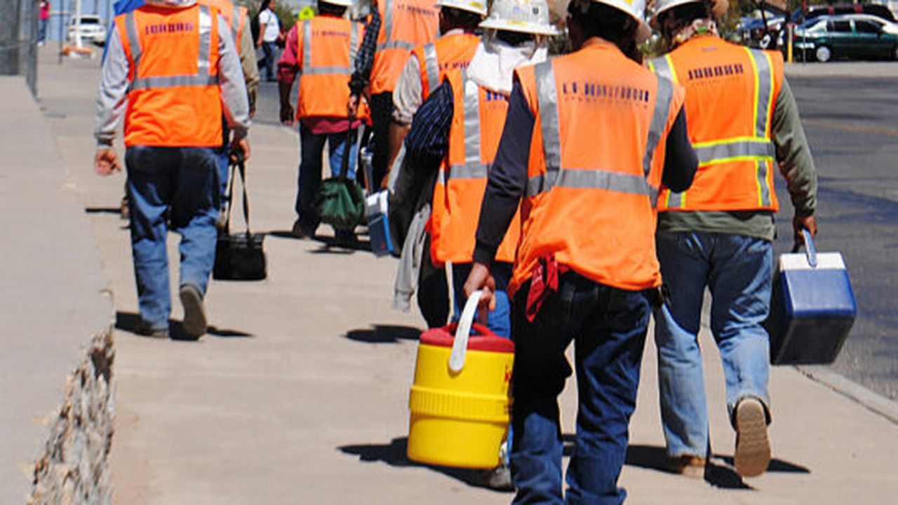 construction_workers_08092600