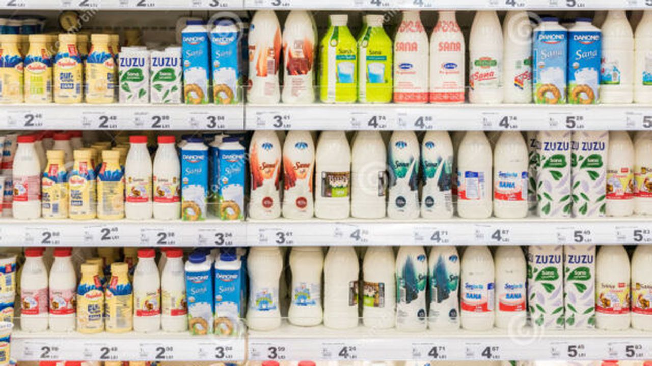 fresh_milk_bottles_supermarket_stand_bucharest_romania_march_51101867_28612700