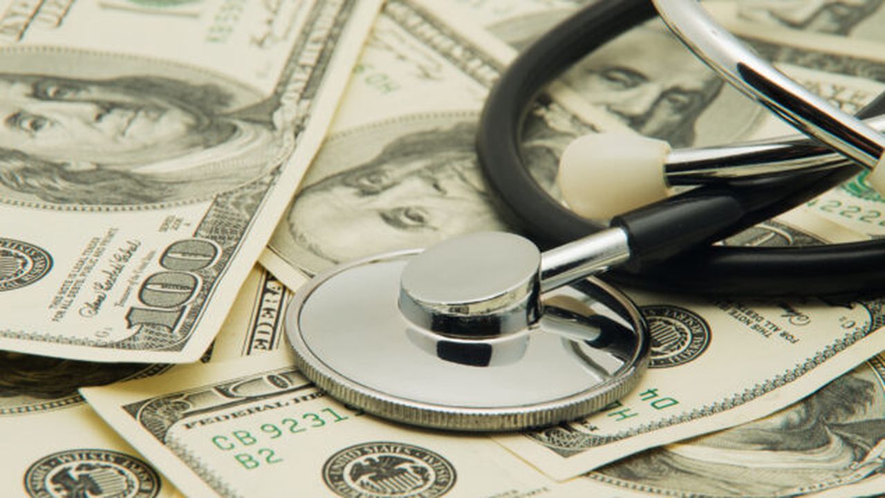 money_and_stethoscope_98982900