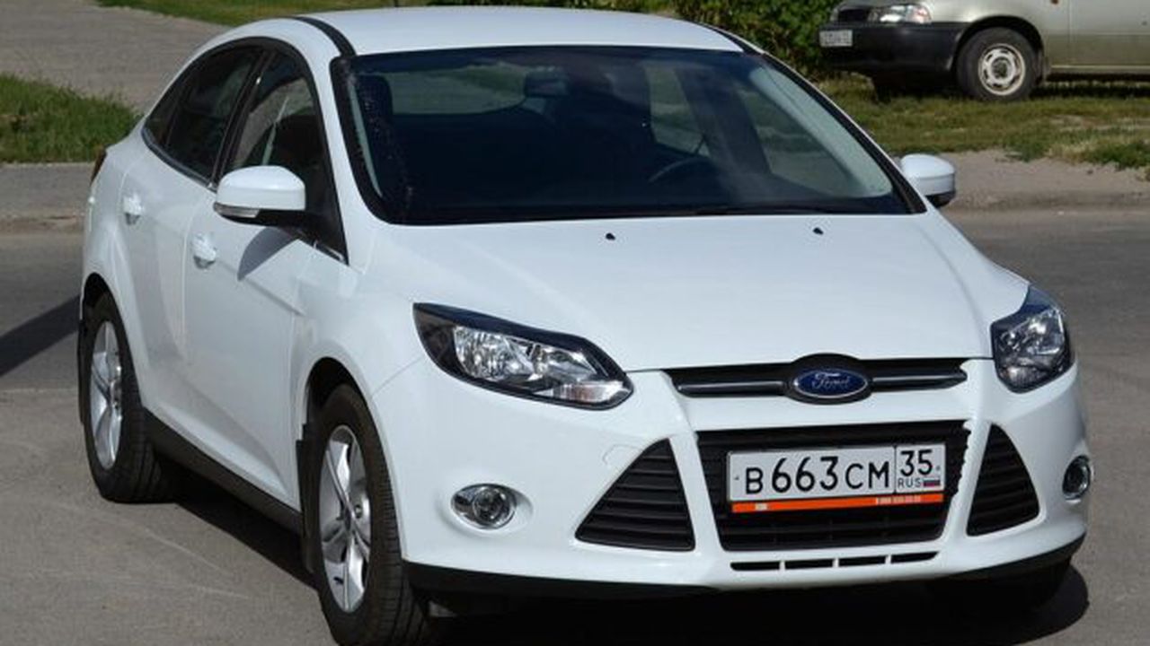 1024px_ford_focus_sedan_russia_04402100
