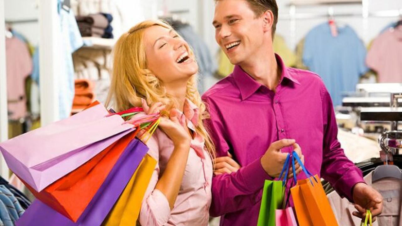 t_cuplu_la_shopping_710x434_50779300