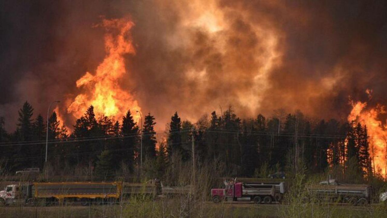 tor326_cnews_us_canada_wildfire_fortmcmurray_16463700