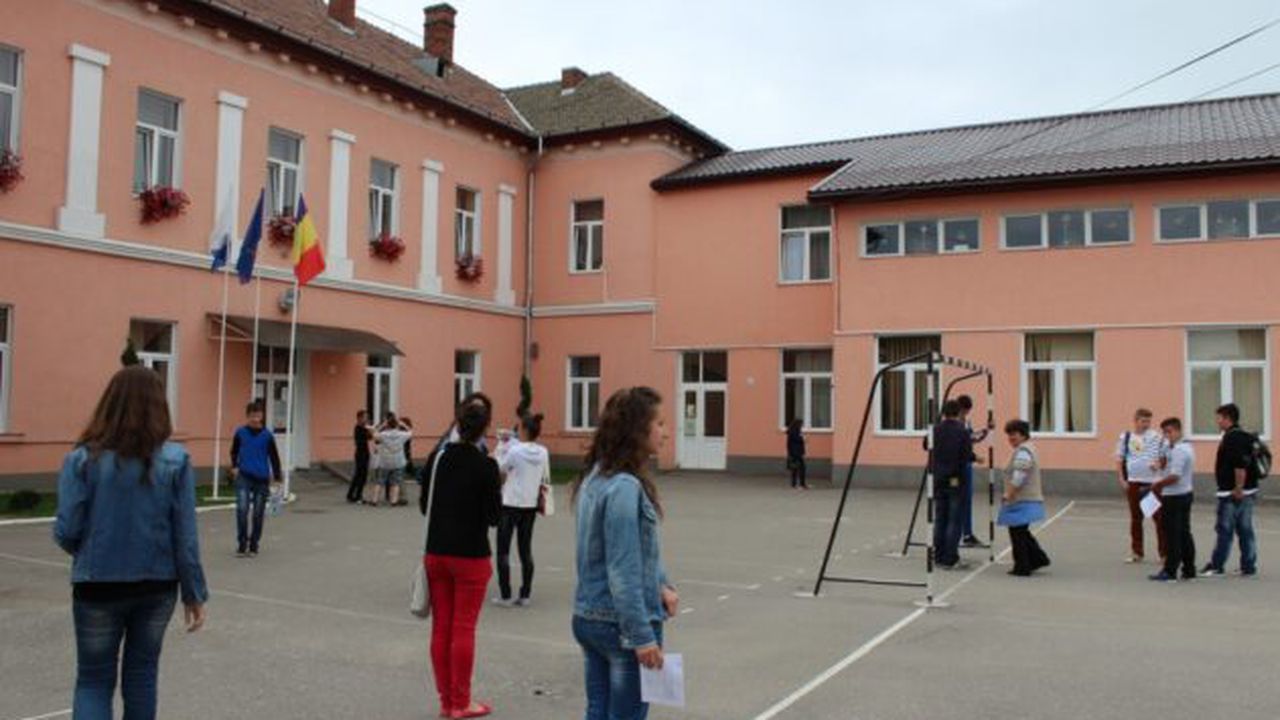 curtea_scolii_76584934765849_95846300