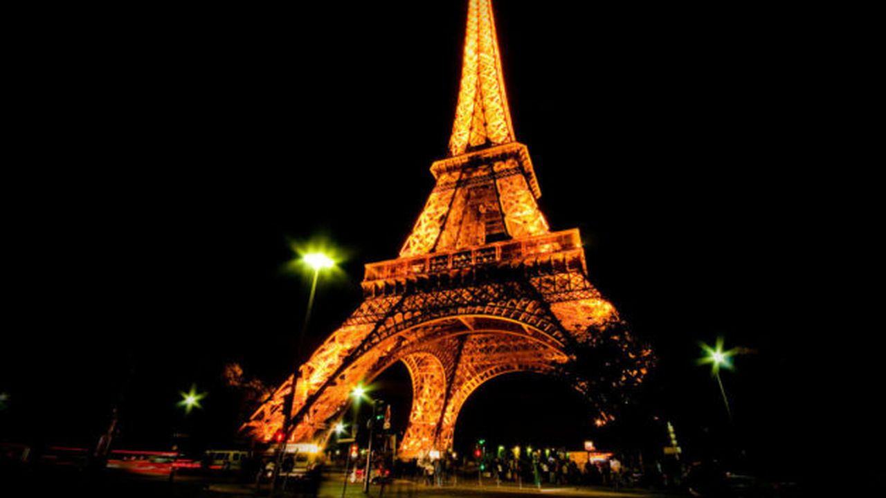 927561854_eiffel_tower_at_night_1_by_drhamster_d3jfbn8_08285700