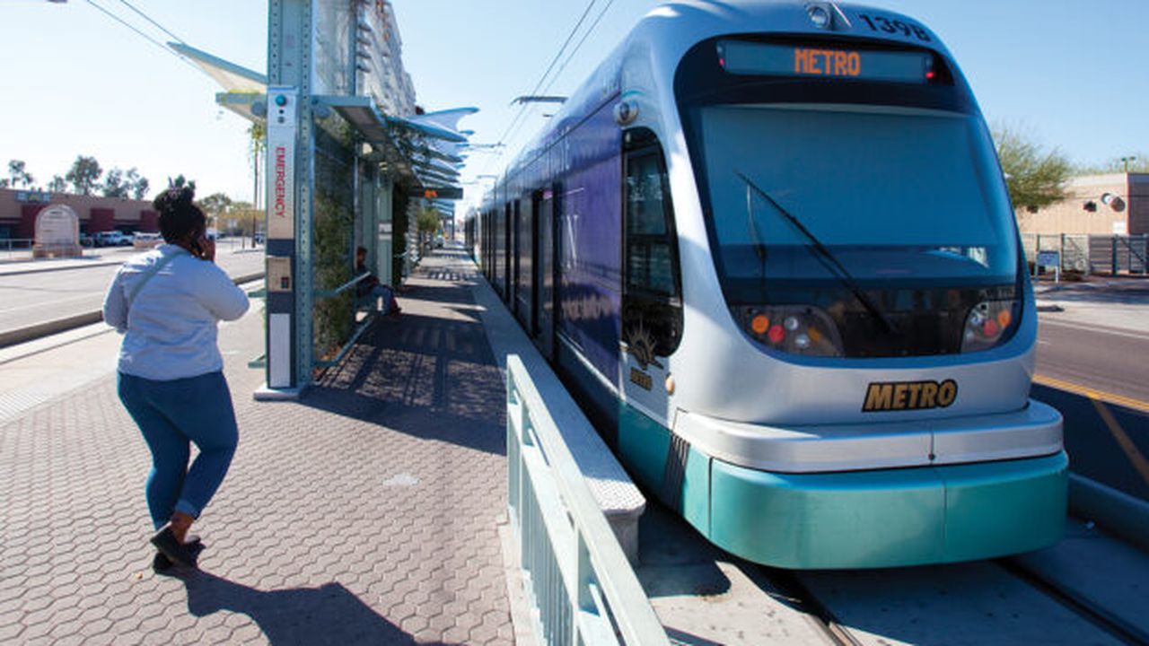 05_light_rail_76372100