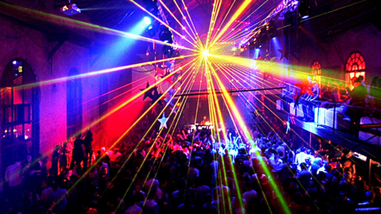 inside_club_28444100