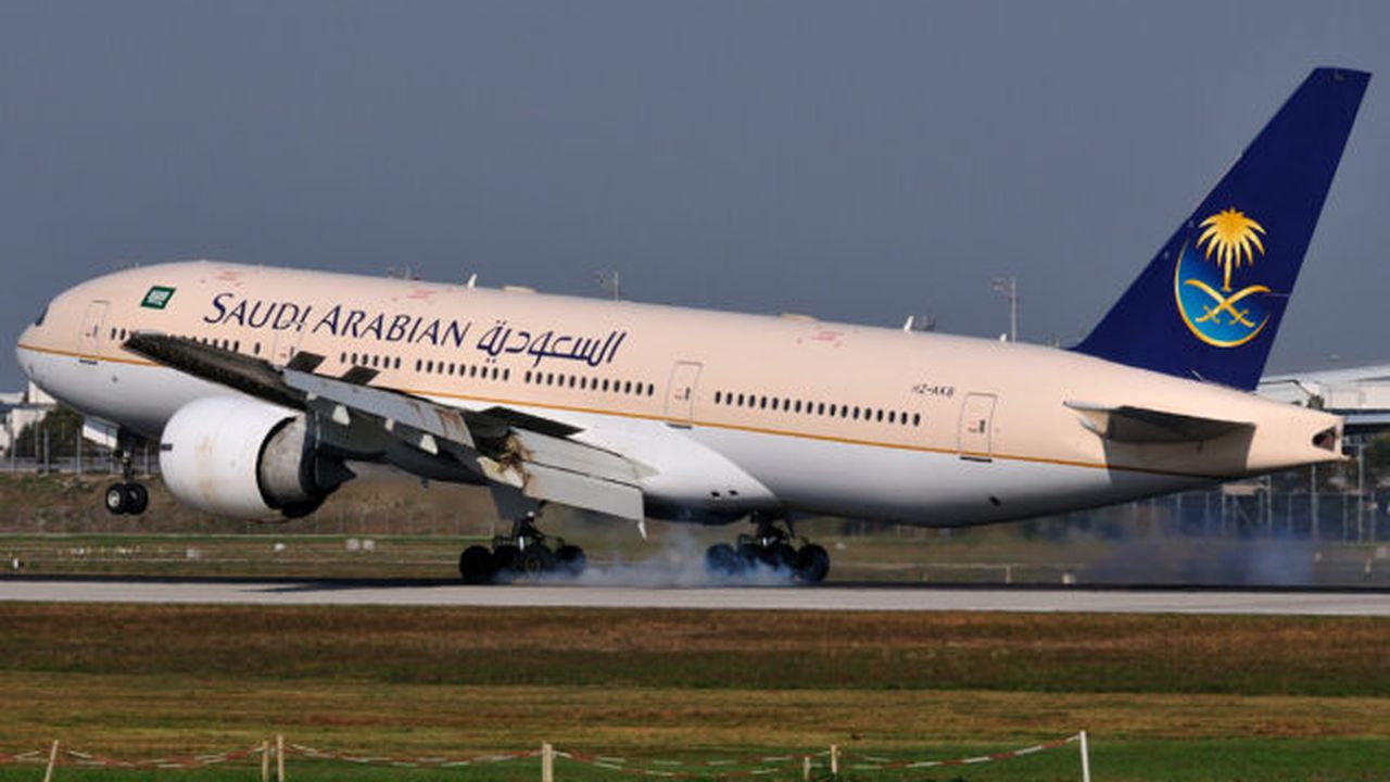 saudi_airlines_suspend_operation_in_peshawar_1403945807_2837_49123200