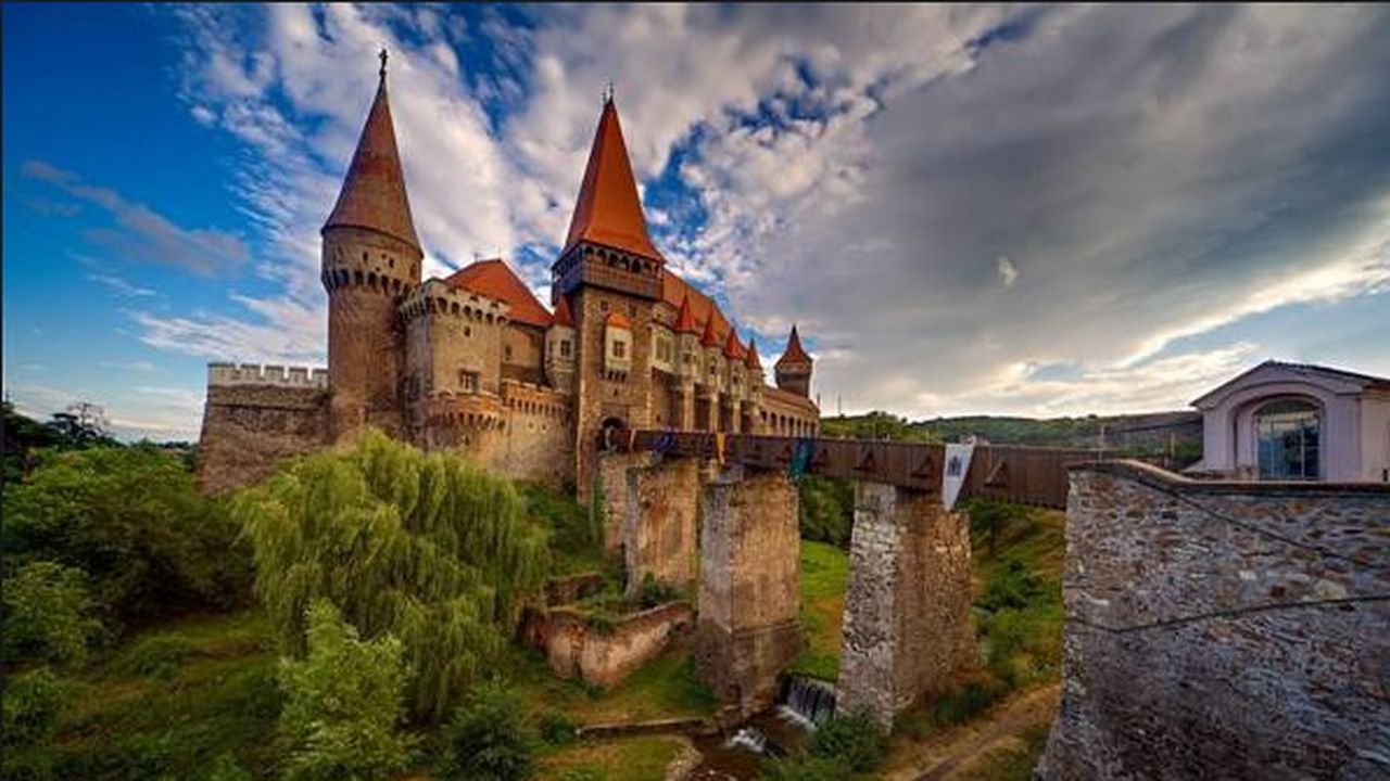 castelul_corvinnilor_82775900