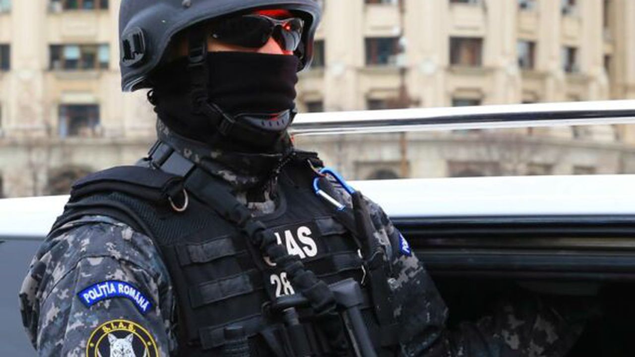 politia_6839394757_37329700