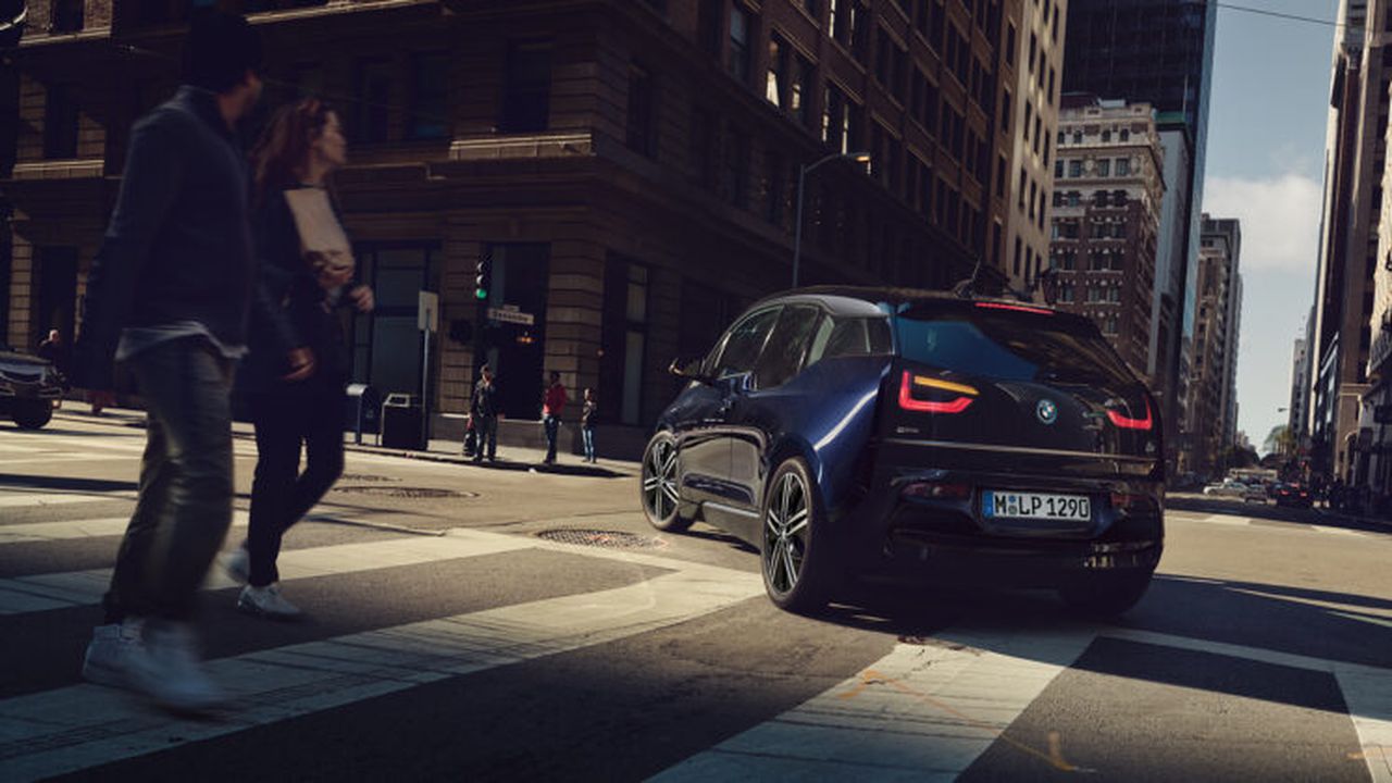 bmwi33_61636800