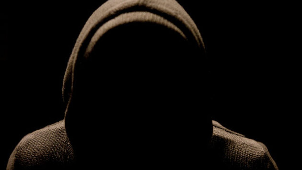 barbat_anonim_00023456543_23667800