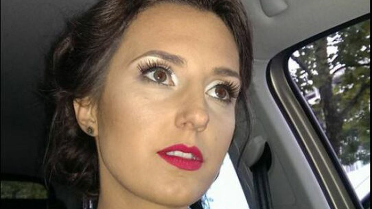 alexandra_chican_70402800