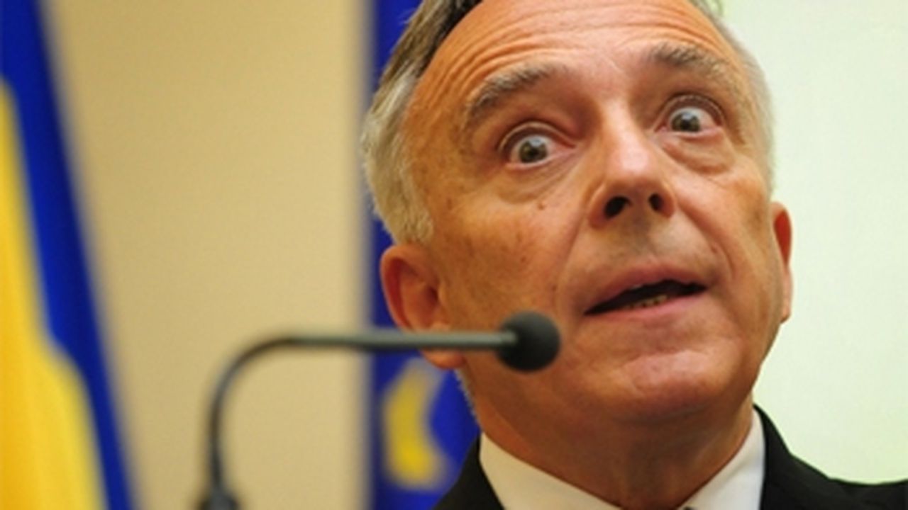 isarescu_6684943_03765400