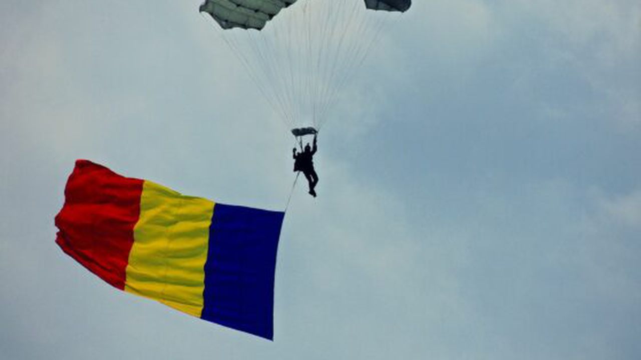 parachute_jumper_1747840_1920_37703300