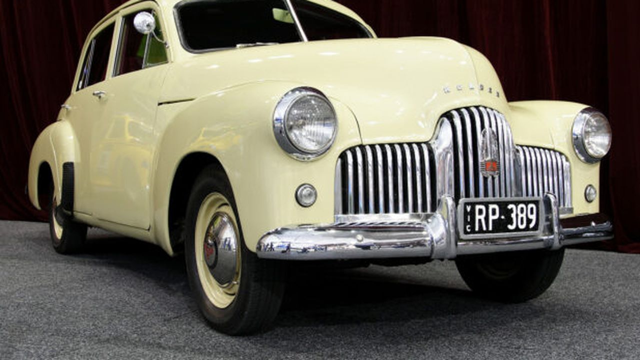 1949_holden_48_215_sedan_01_91802600