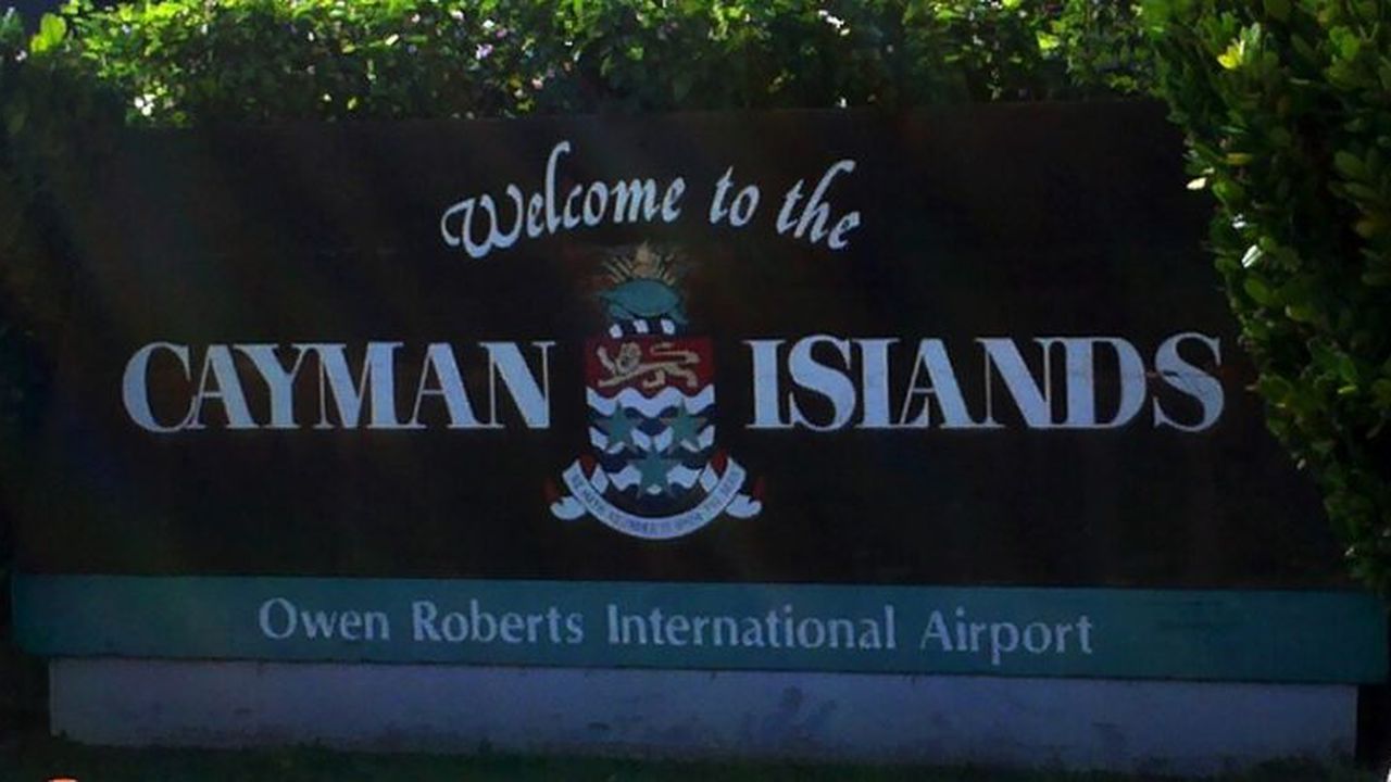 welcome_to_the_cayman_islands___owen_roberts_international_airport__george_town__grand_cayman_02566200
