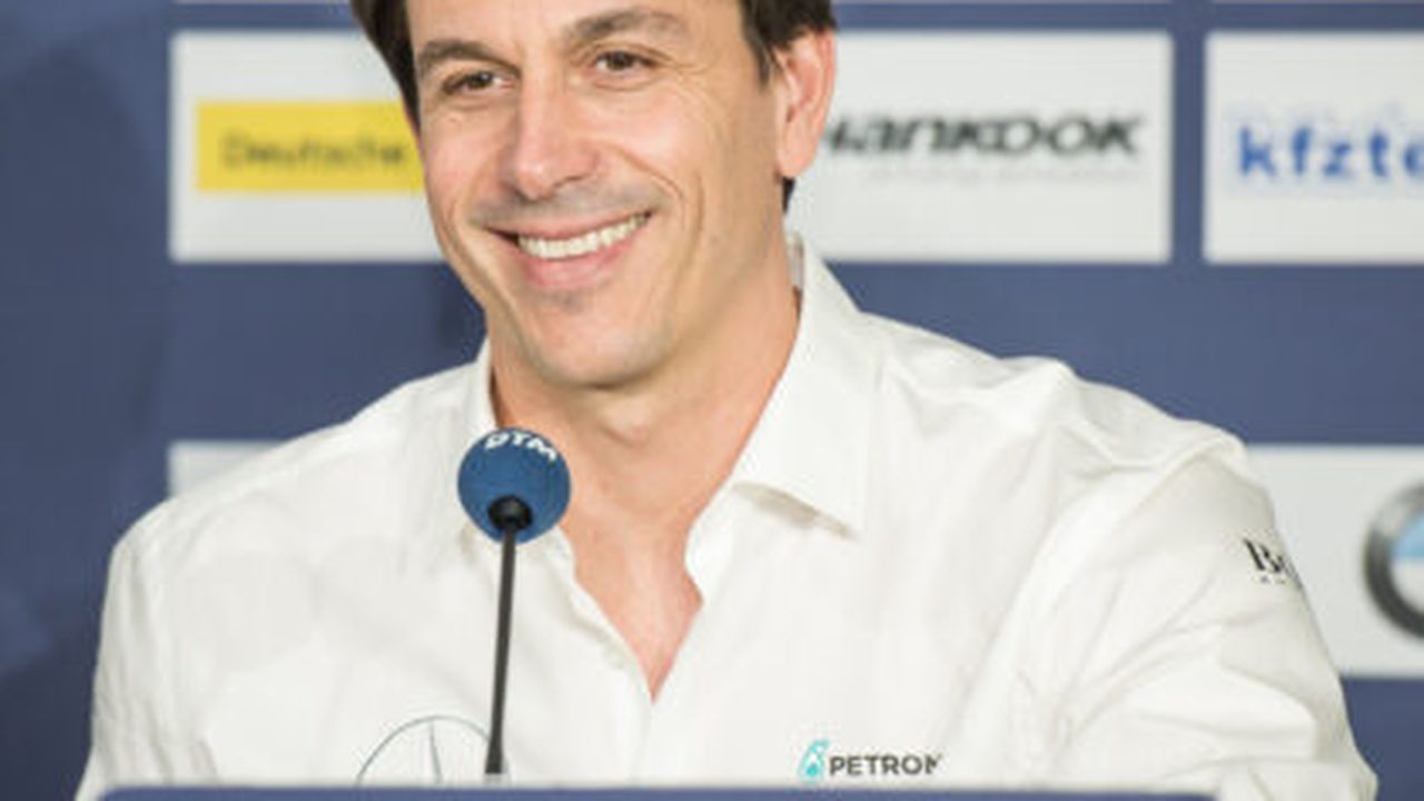2014_dtm_hockenheimringii_toto_wolff_by_2eight_8sc3430_02359100