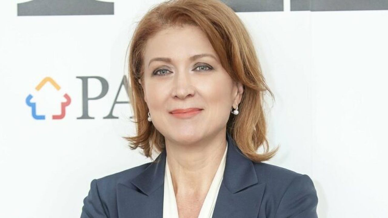 nicoleta_radu_paid_77726000