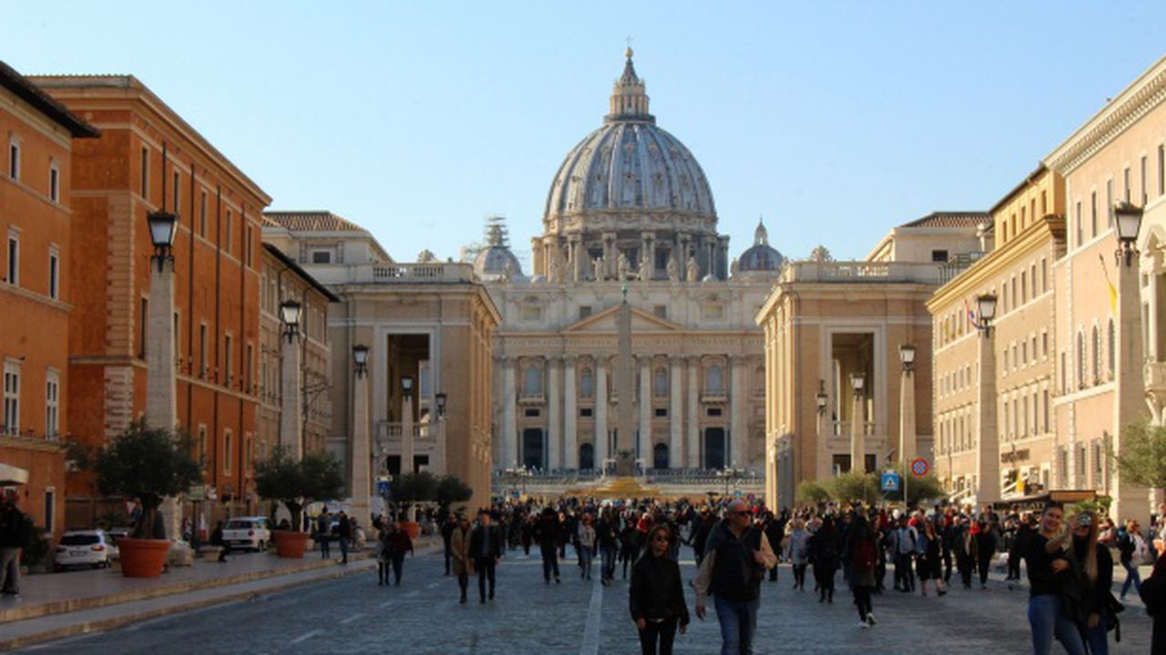 st_peters_basilica_in_vatican_city_95120800