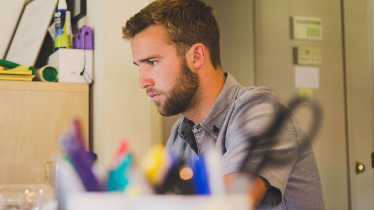 barbat_76584930495867_40697800