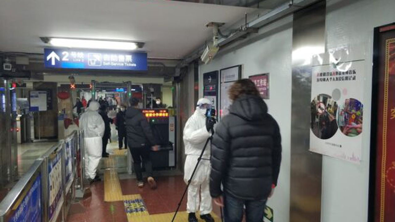 check_for_2019_ncov_in_beijing_railway_station_metro_station_37805500