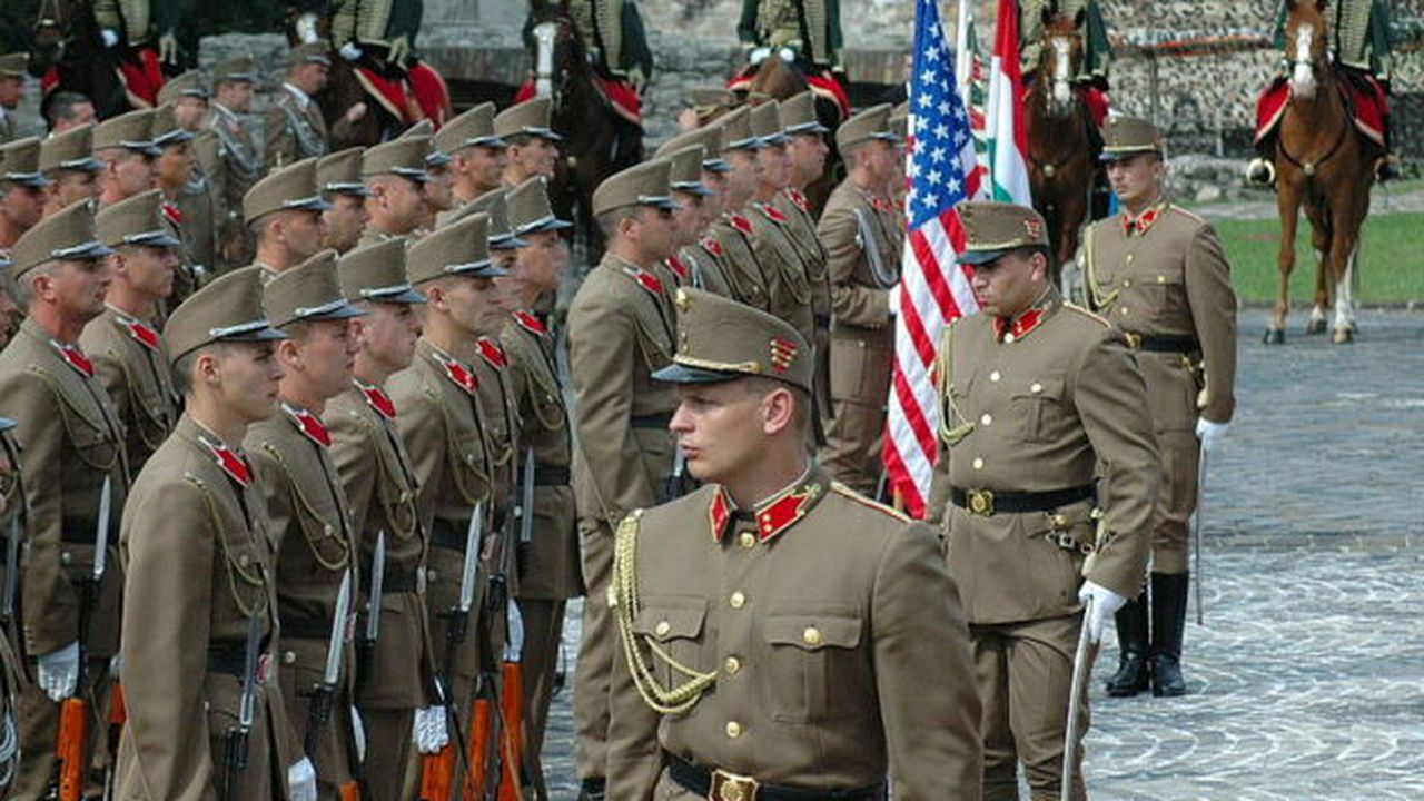 military_of_hungary_welcome_85442800