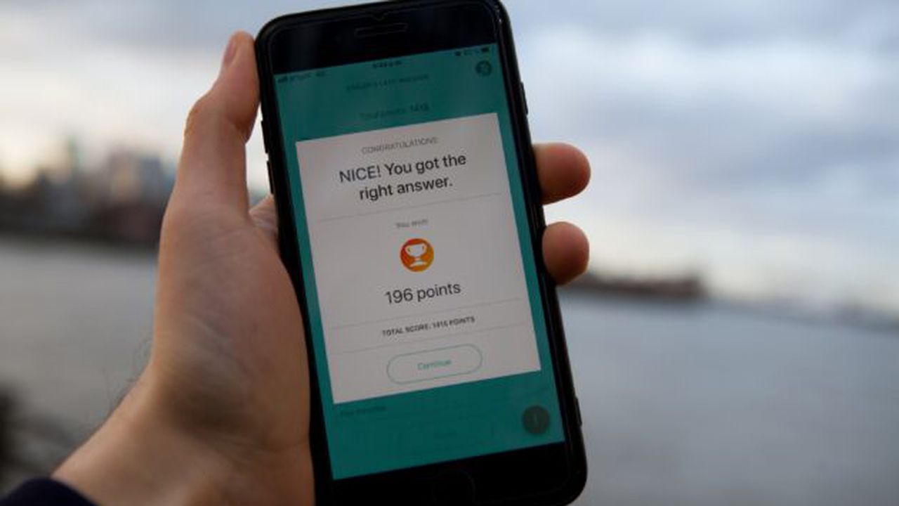 utilizatori_jucand_un_quest_86749200