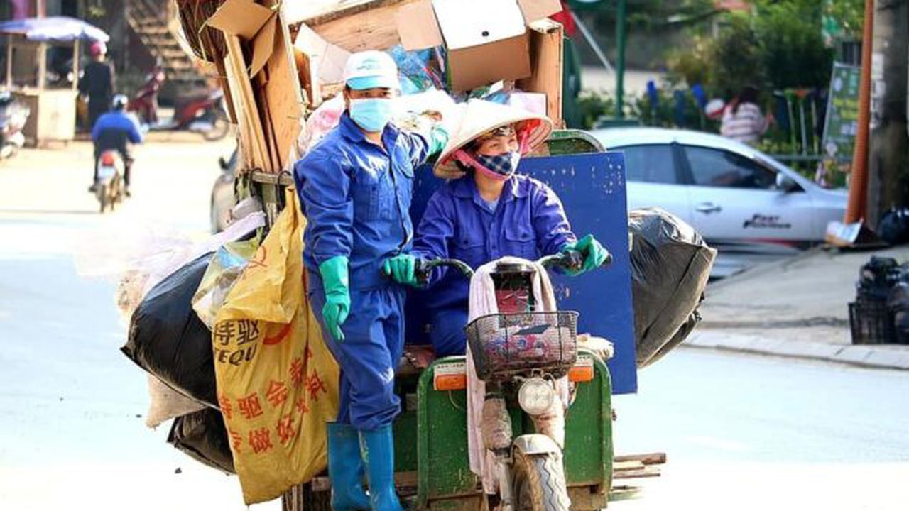 vietnam_sapa_north_vietnam_waste_disposal_chinese_border_mouth_guard_corona_virus_trike_26538300