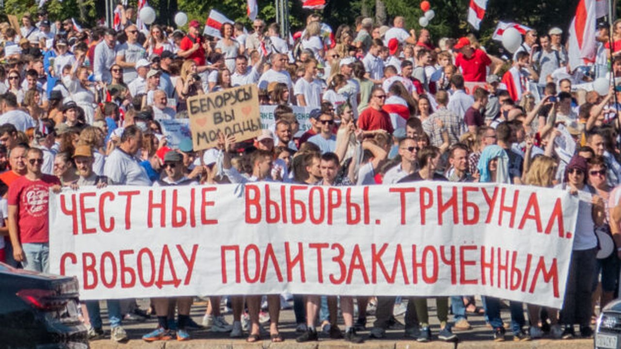 2020_belarusian_protests_minsk__16_august_p0048_09693300