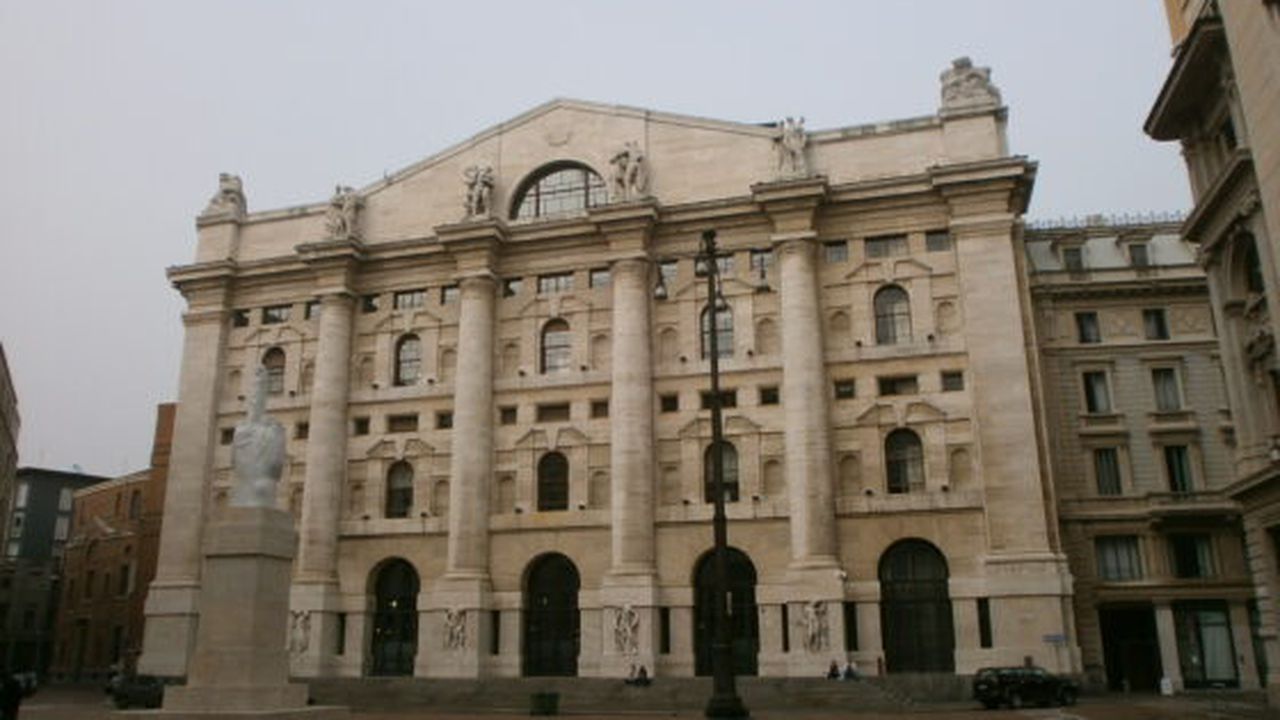 palazzo_mezzanotte___piazza_affari___milano___italy_94427900