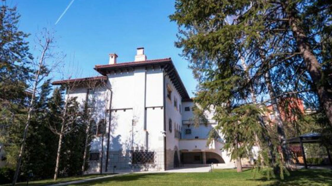 exd_romconsulting_11_86359200