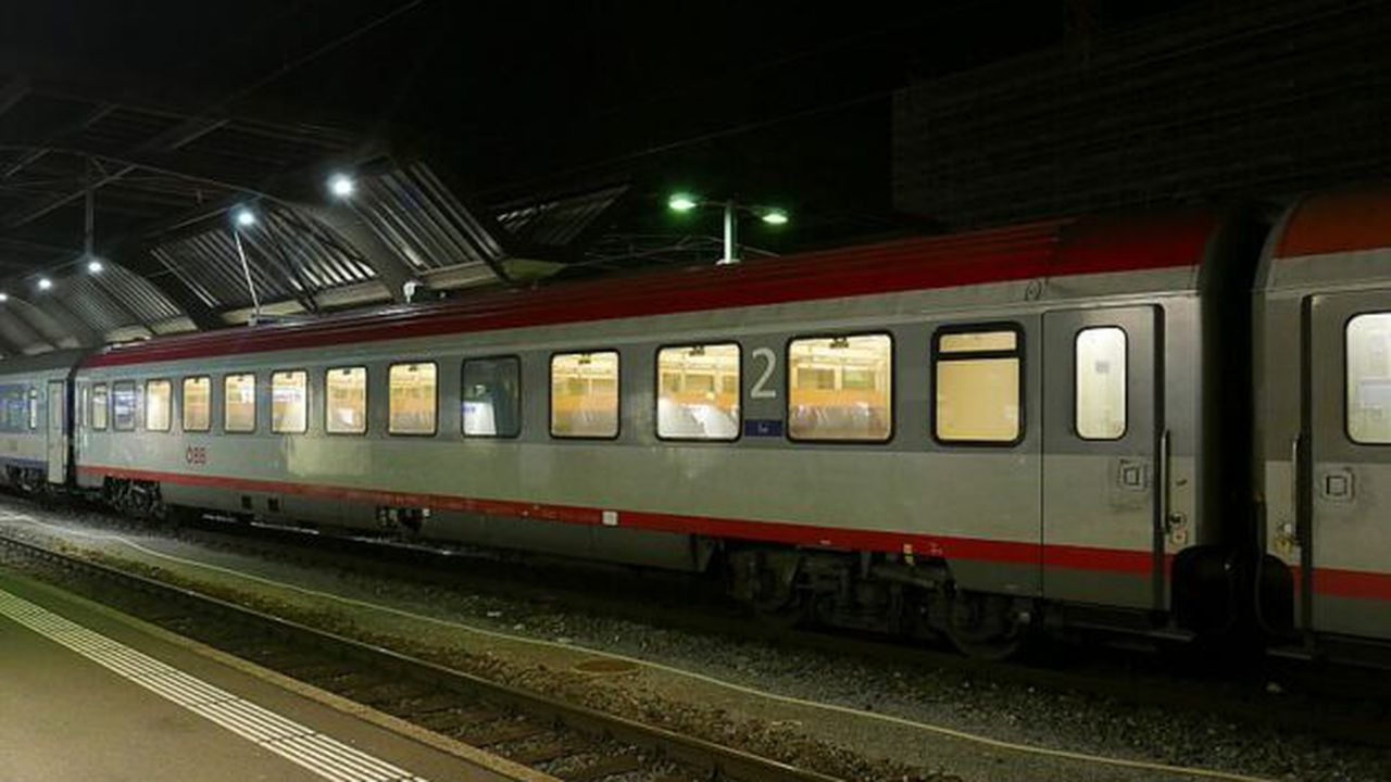 2_oebb_bmz_61_81_21_90_599_5_zuerich_hb_251216_en467_wiener_walzer_29395600