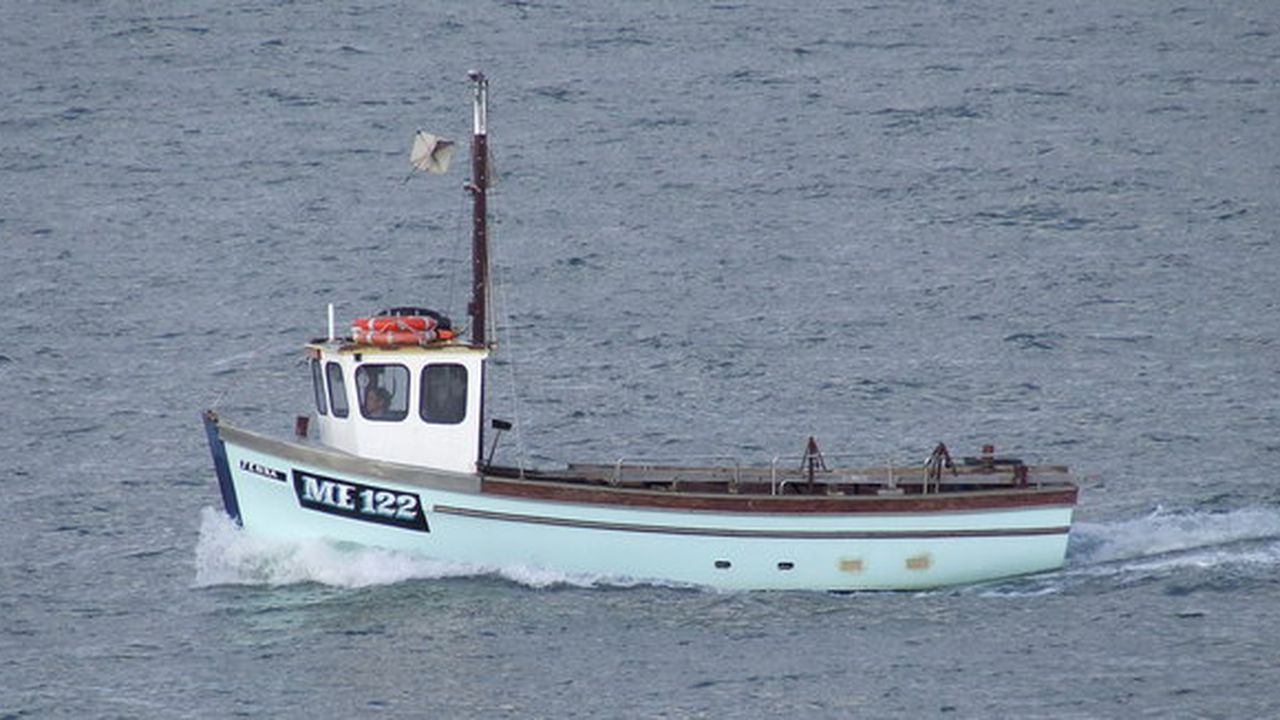 a_small_fishing_boat_approaching_its_home_port___geograph_org_uk___1185121_92475700
