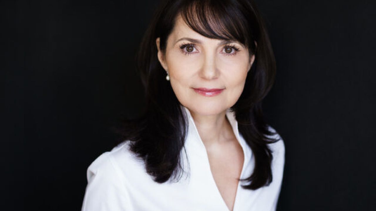 elena_pap_up_romania_48964800