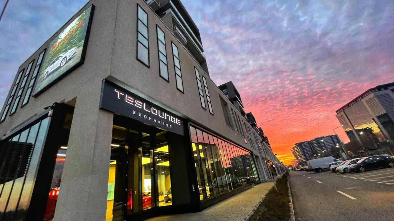 tesla___showroom_teslounge_bucharest_1_54147300