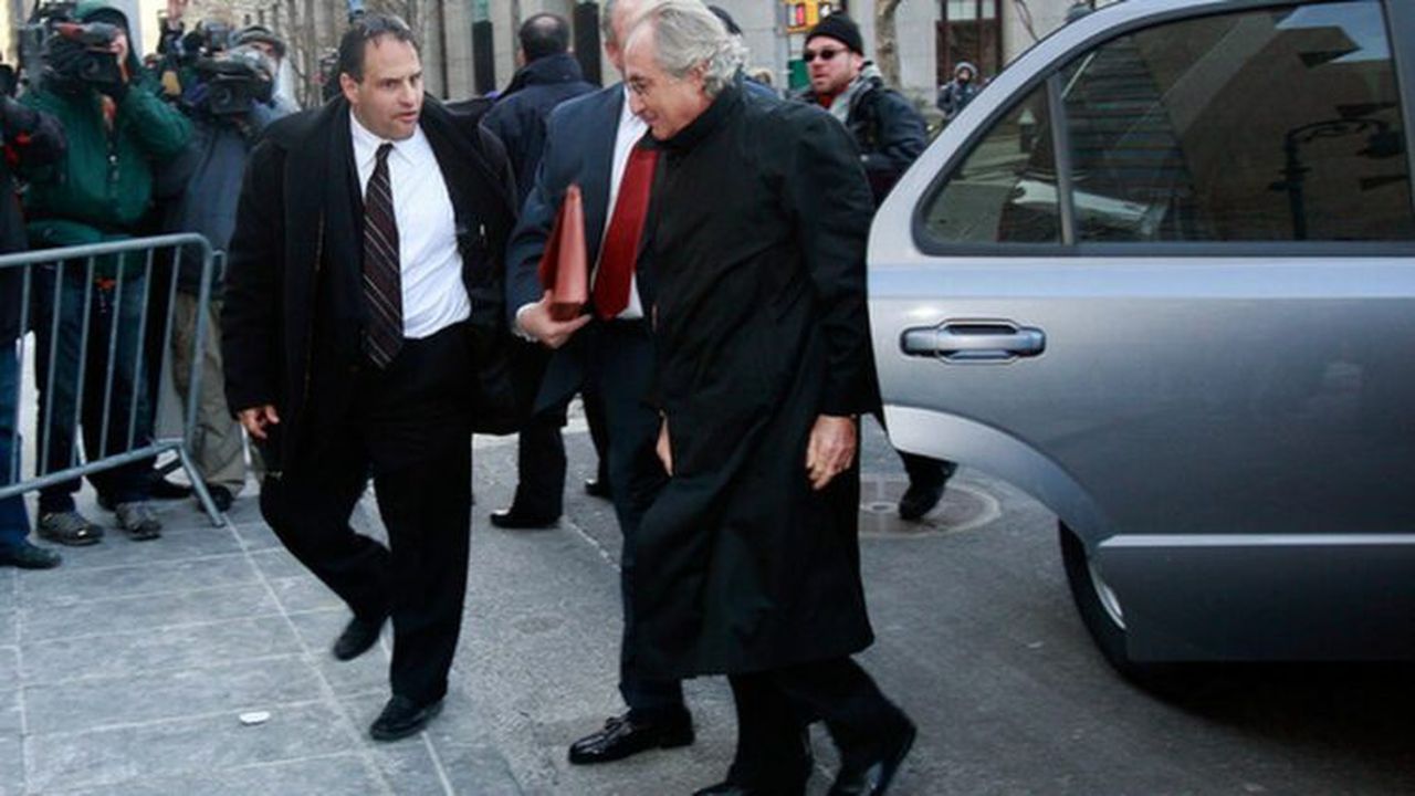 bernard_madoff_returns_court_bail_dispute_mndsuawct2al_99774800