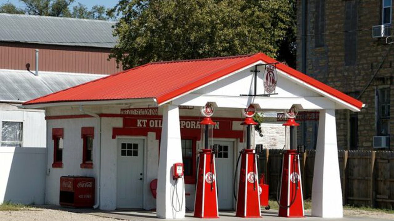 gas-station-4568952_1280