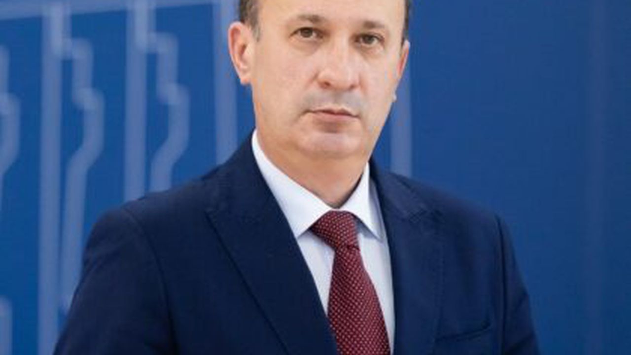 adrian caciu-ministrul finantelor