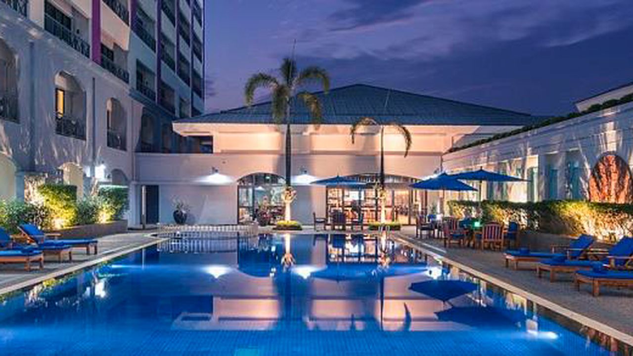 Mercure_pool_1
