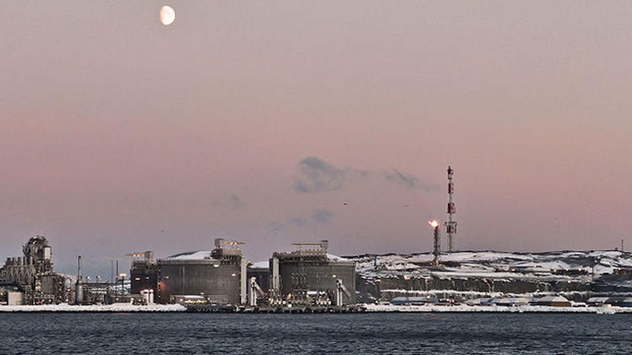 800px-Melkøya_winter4