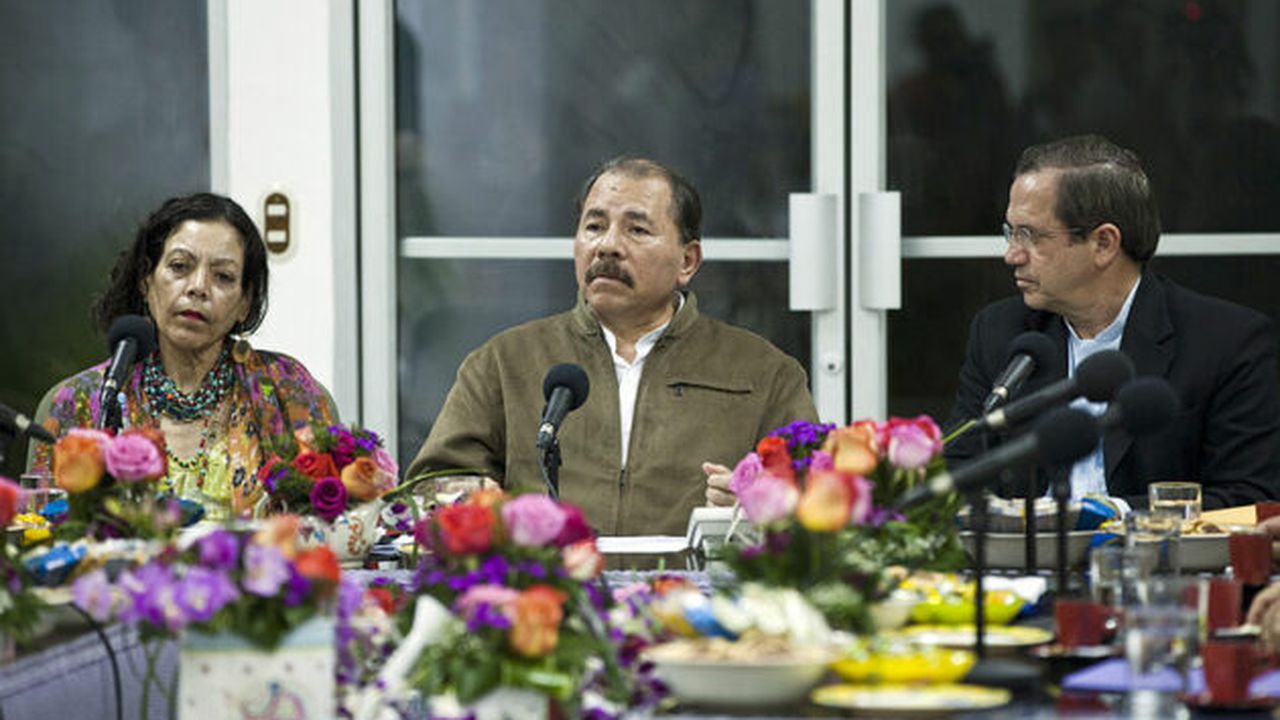 Daniel_Ortega,_Presidente_de_Nicaragua_recibe_a_delegación_del_Ecuador_(11195393176)