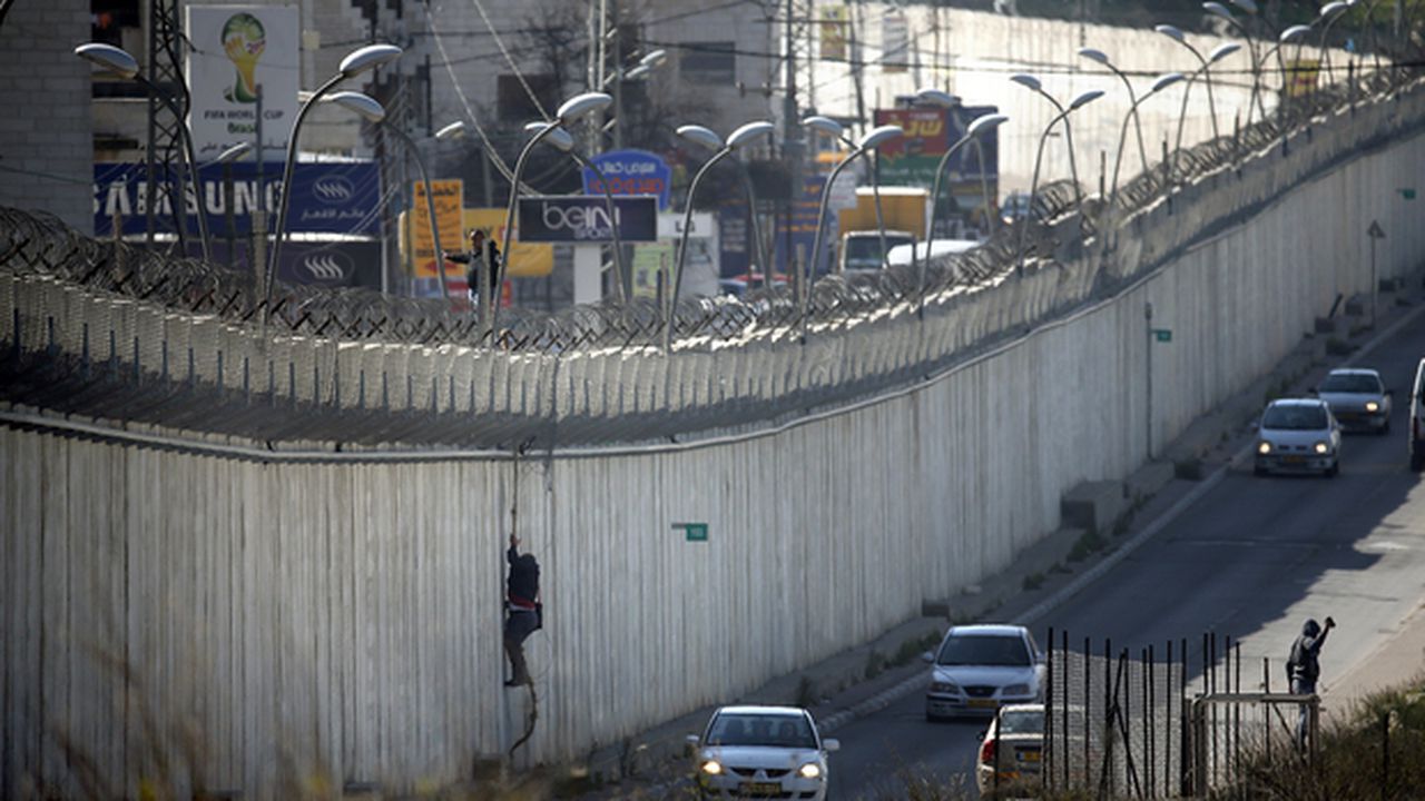 ISRAEL-PALESTINIAN-CONFLICT-WALL