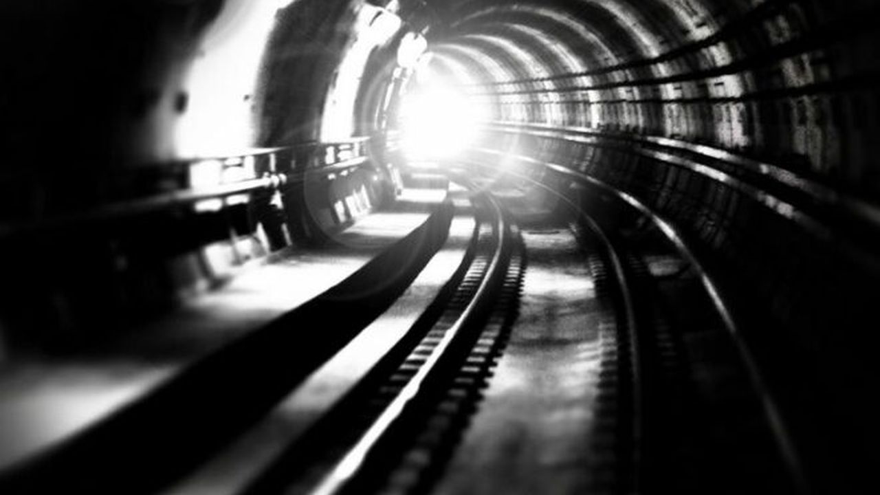 metrou tunel tren 456765