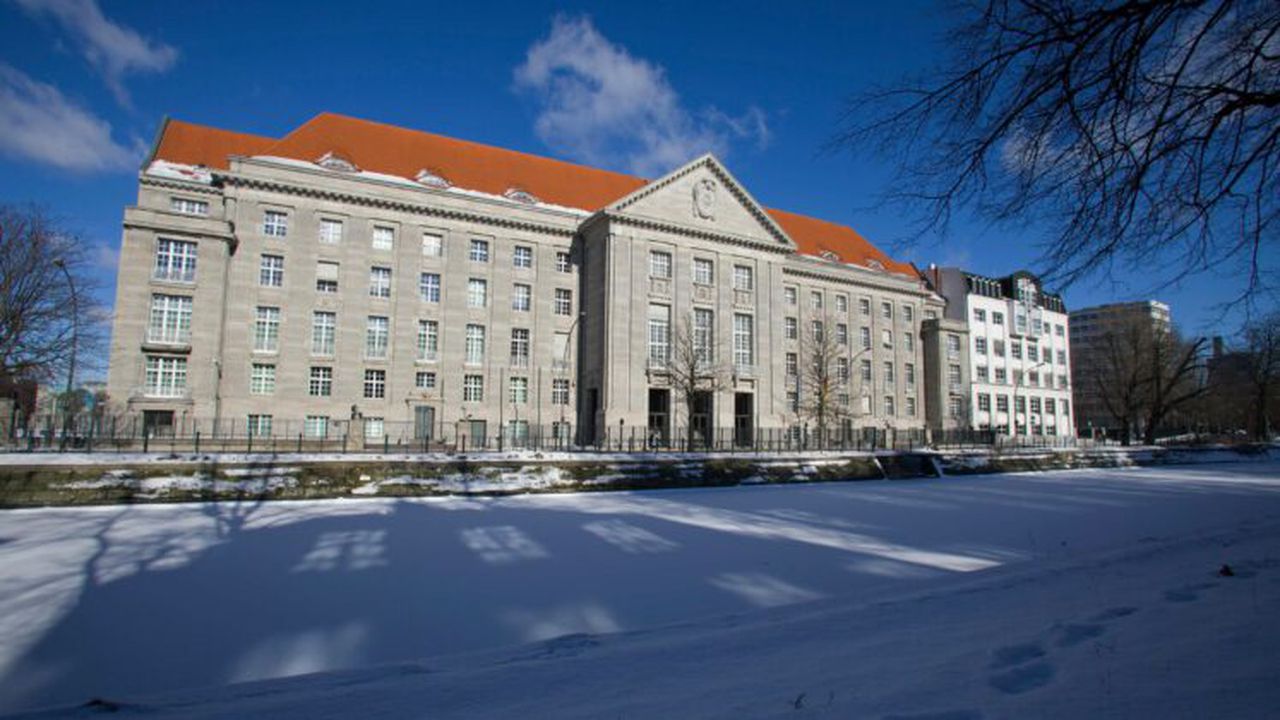 gebaeude-bmvg-berlin-winter