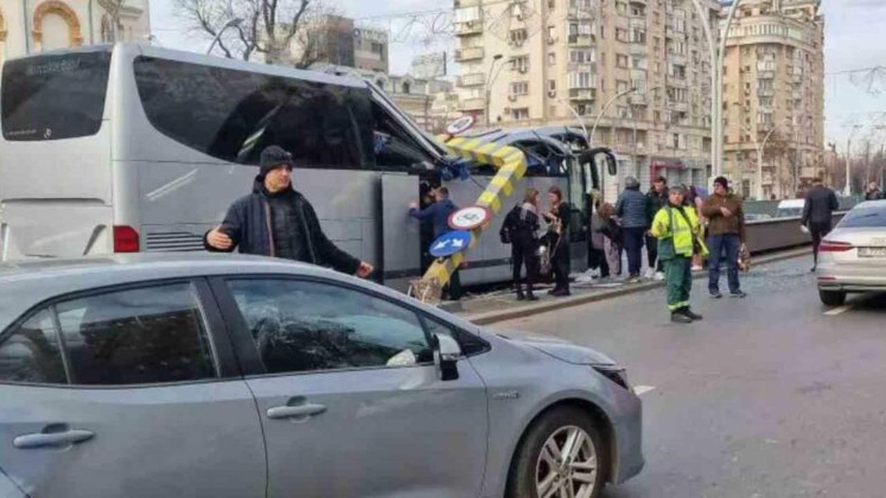 accident-pasaj-unirii-autocar-turisti-greci-28528