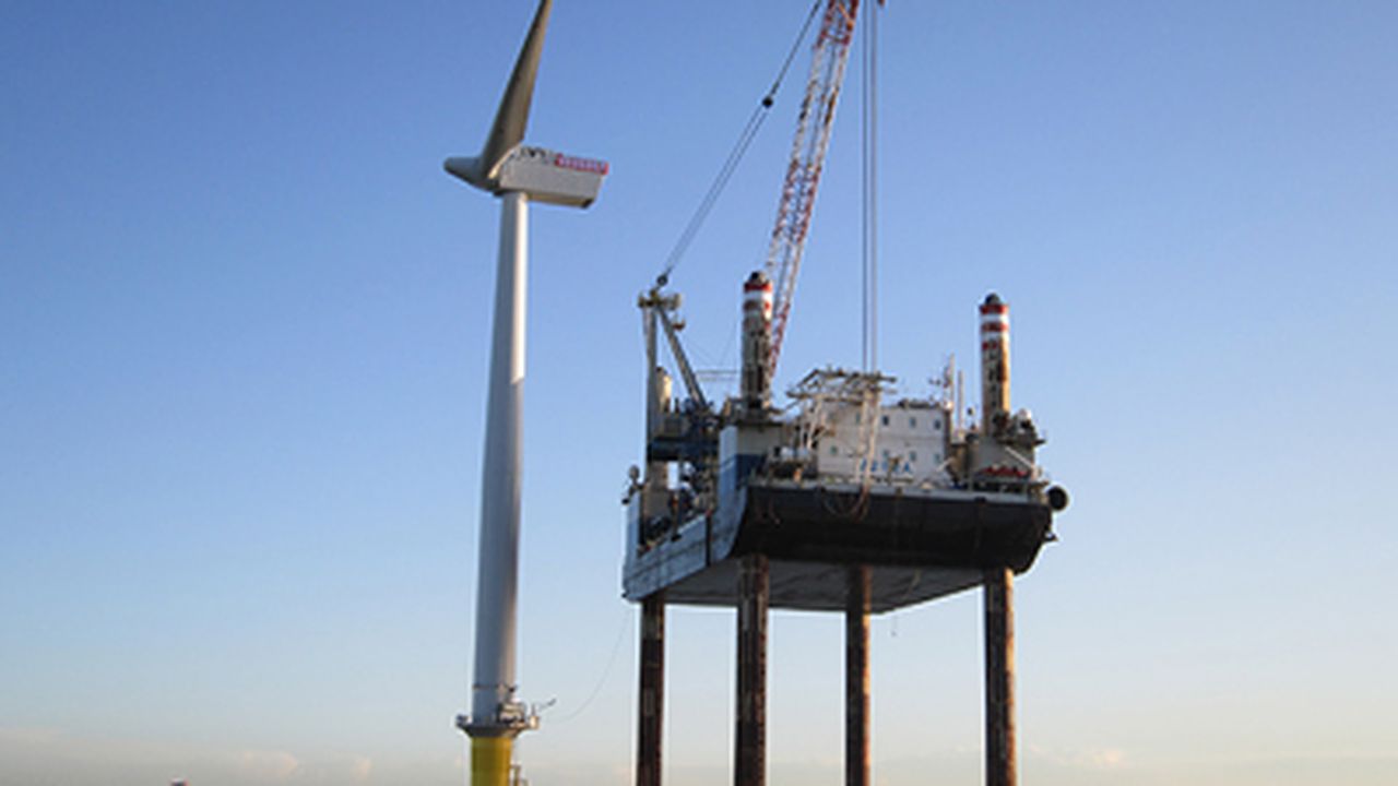 Installation einer Windturbine / Installing a wind turbine