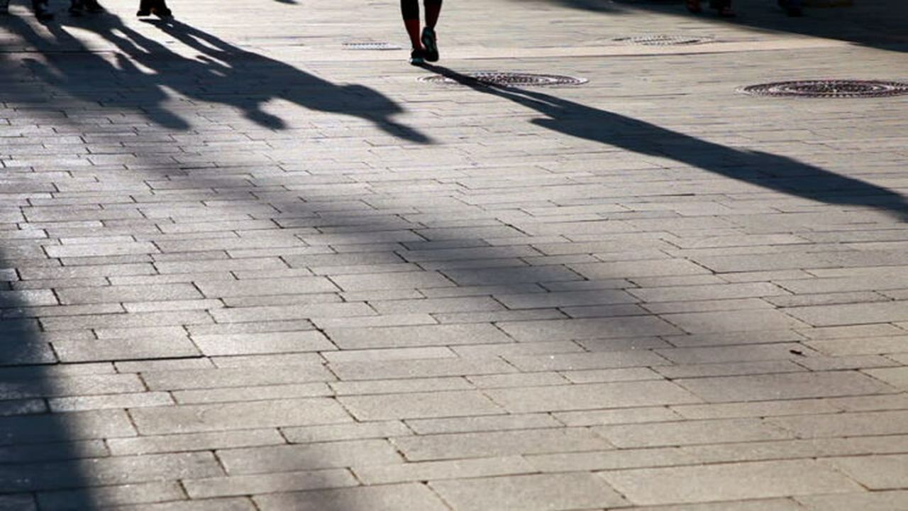 oameni 675843976584903